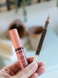 CottonStem.com easy makeup lip tutorial for busy moms