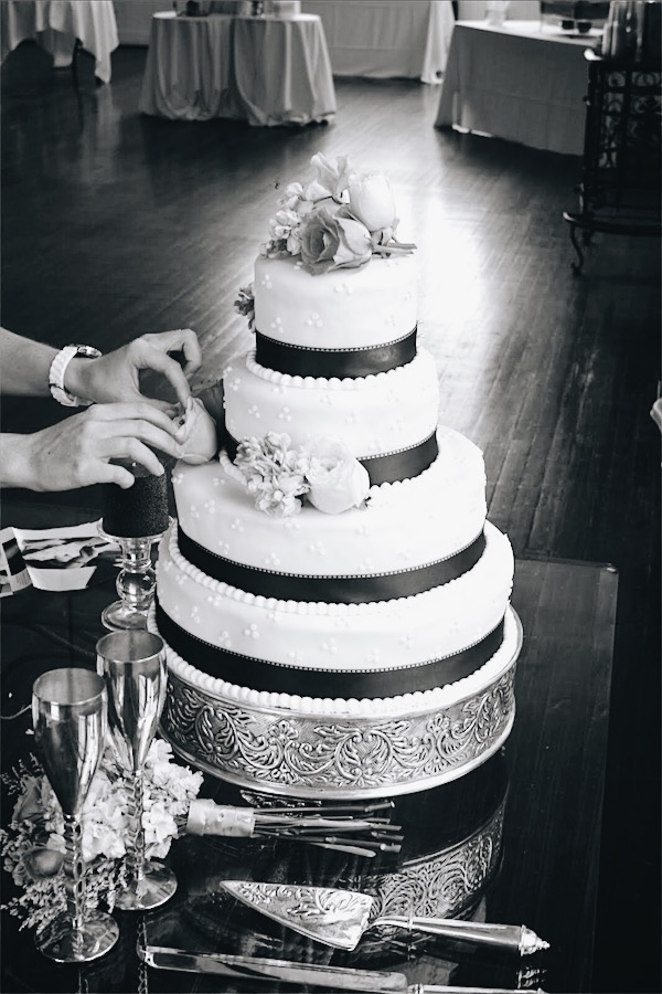 CottonStem.com farmhouse rustic glam wedding cake design style