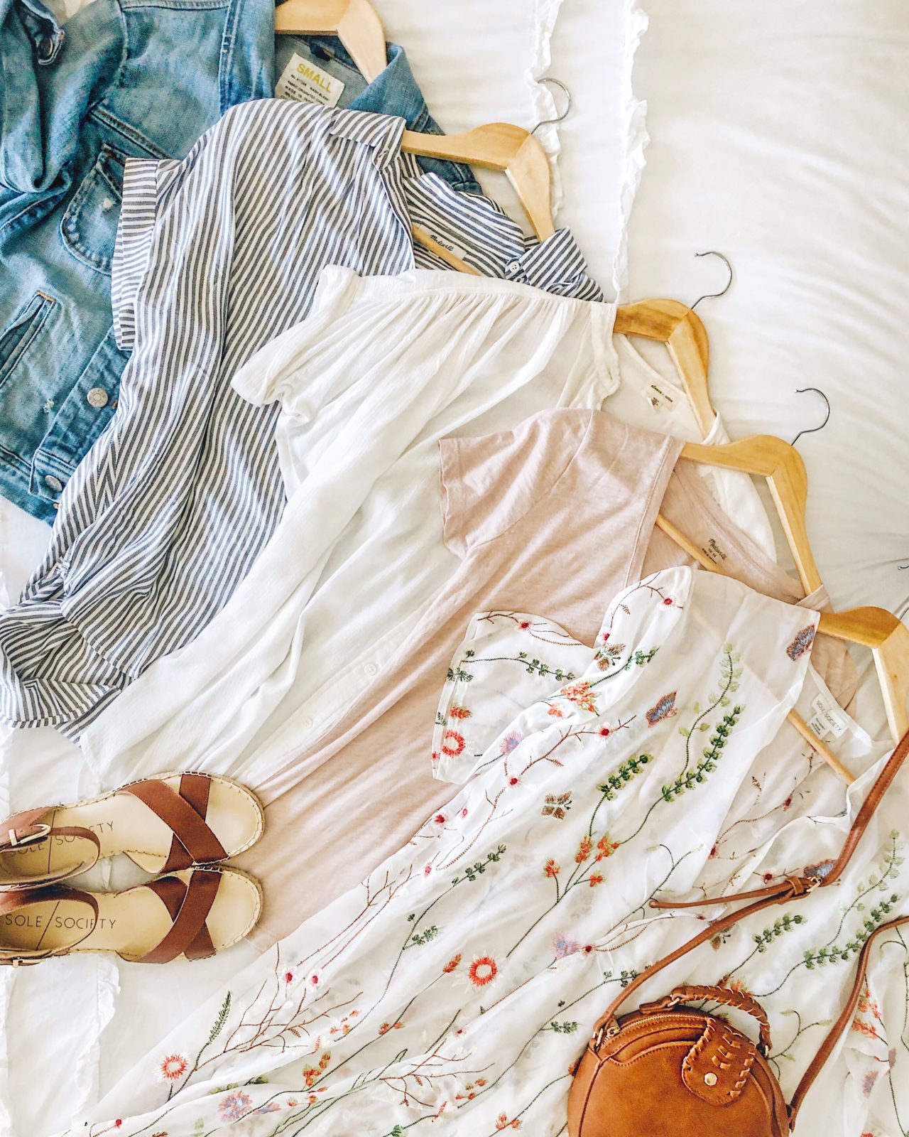 3 Tips on Vacation Packing using Capsule Wardrobes! - Cotton Stem