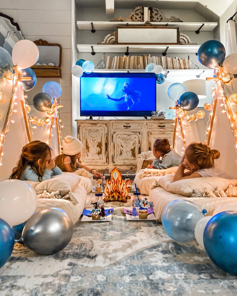 32 Elegant And Funny Frozen Kids' Party Ideas - Shelterness